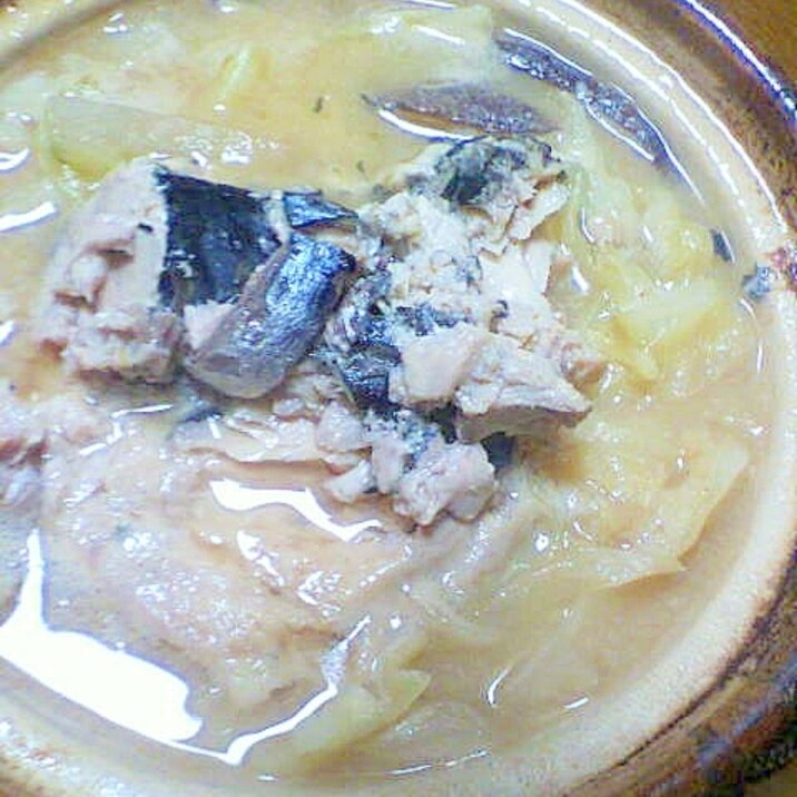 さばａｎｄサケ缶の白菜鍋